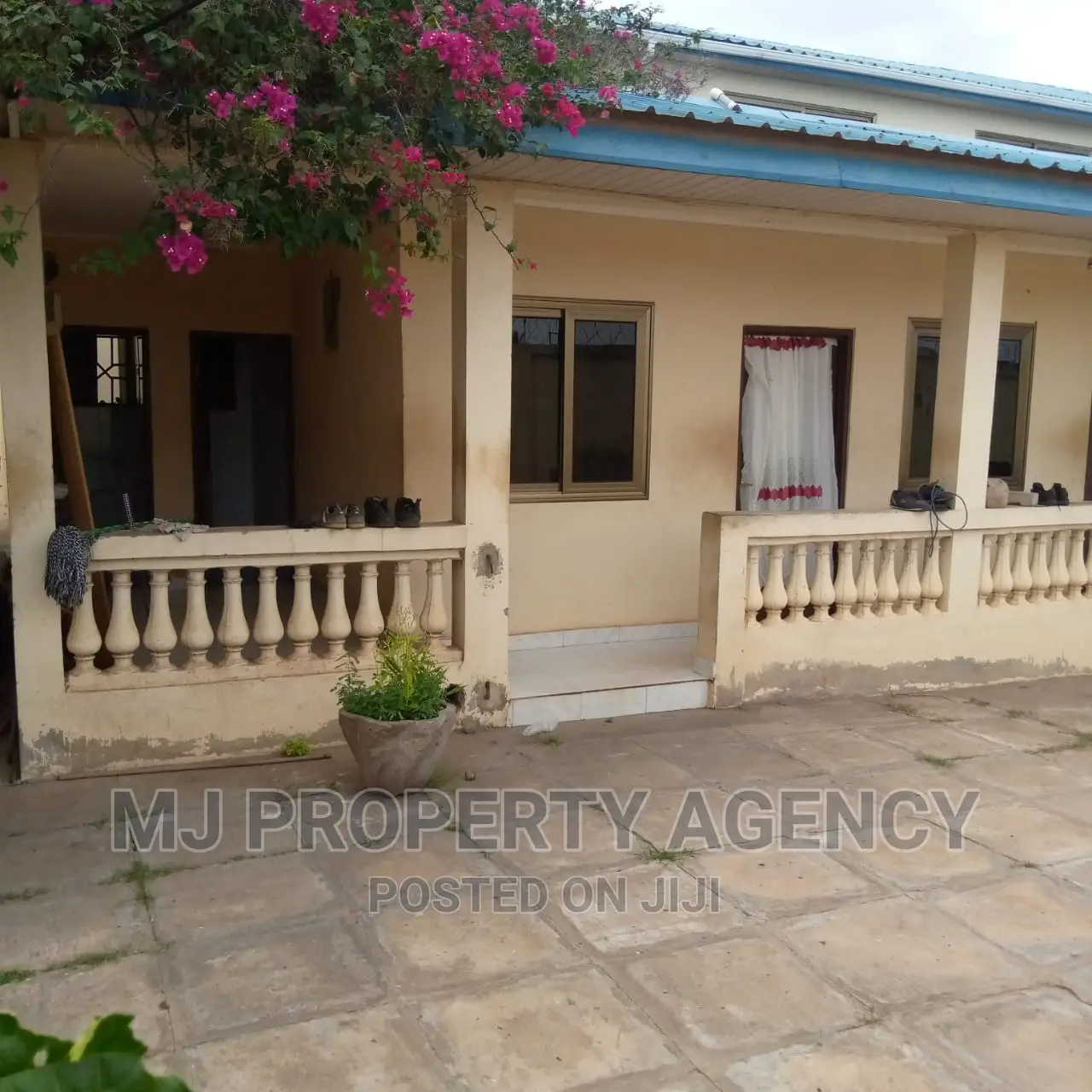 20bdrm House in Mayflower, Tema Metropolitan for rent