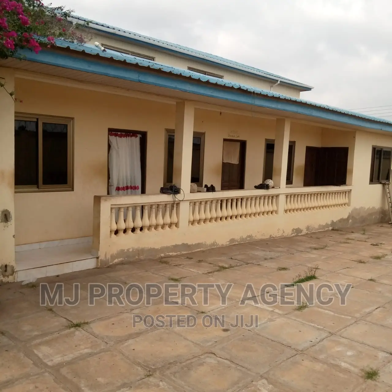 20bdrm House in Mayflower, Tema Metropolitan for rent