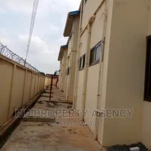 20bdrm House in Mayflower, Tema Metropolitan for rent