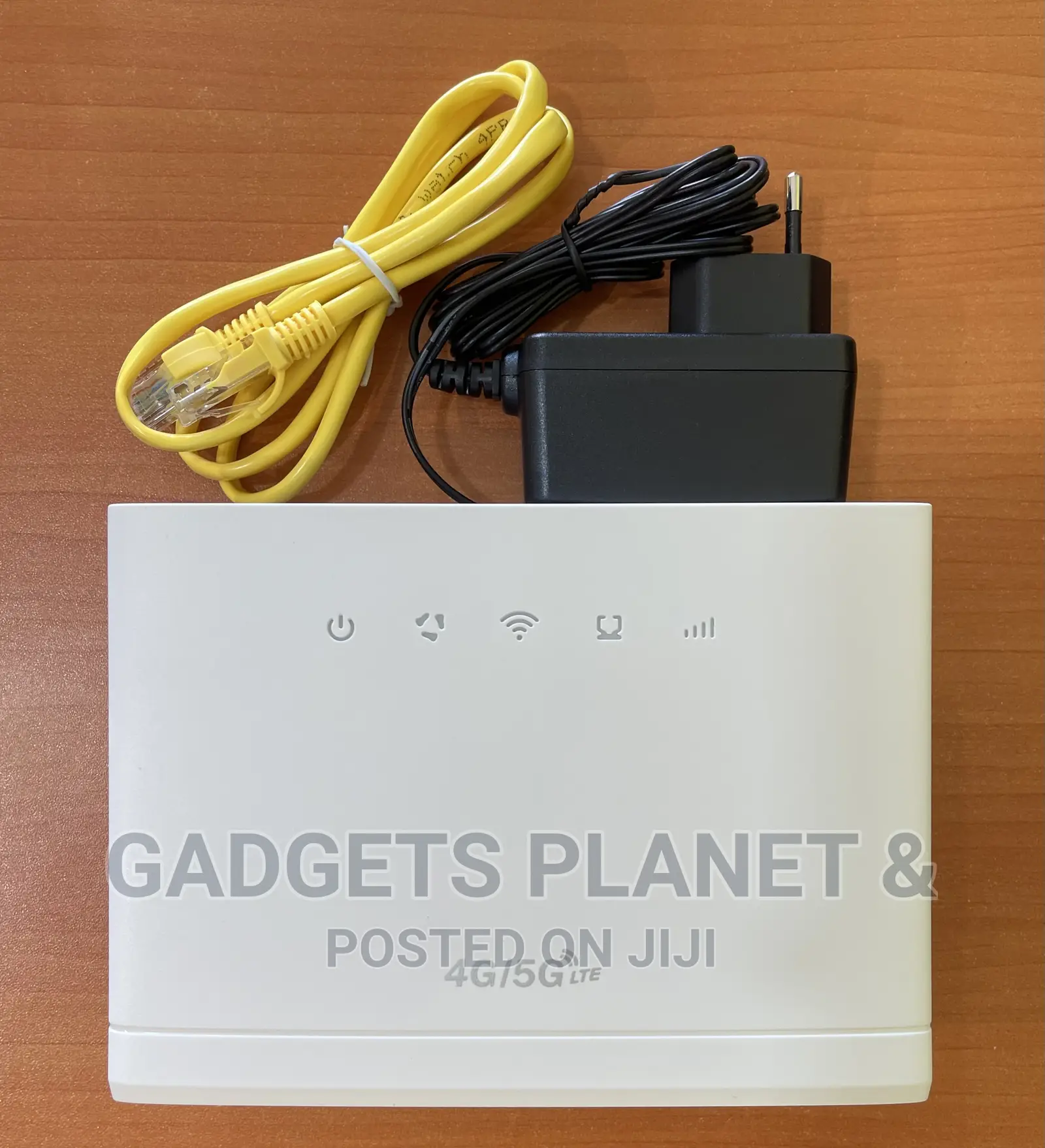 CPE 4G / 5G LTE Cat 4 Universal Router R311 Pro - 300mbps
