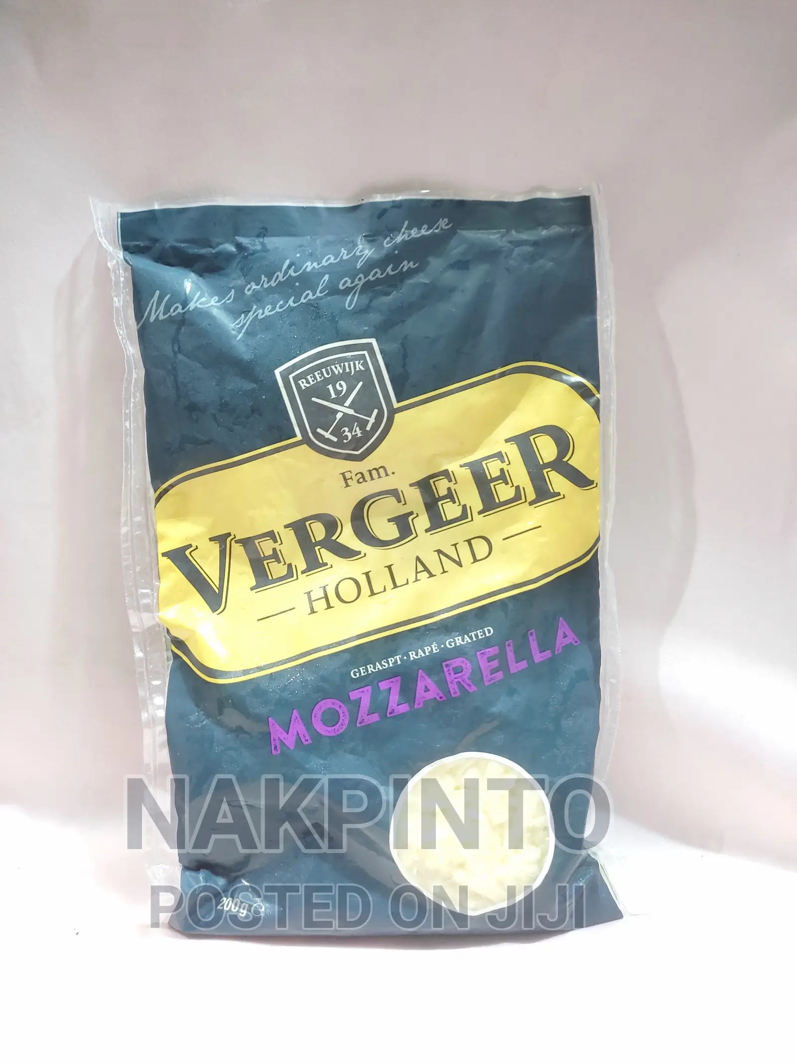 Grated Mozzarella Cheese 40+, Gouda Cheese Slices in Circle Meals