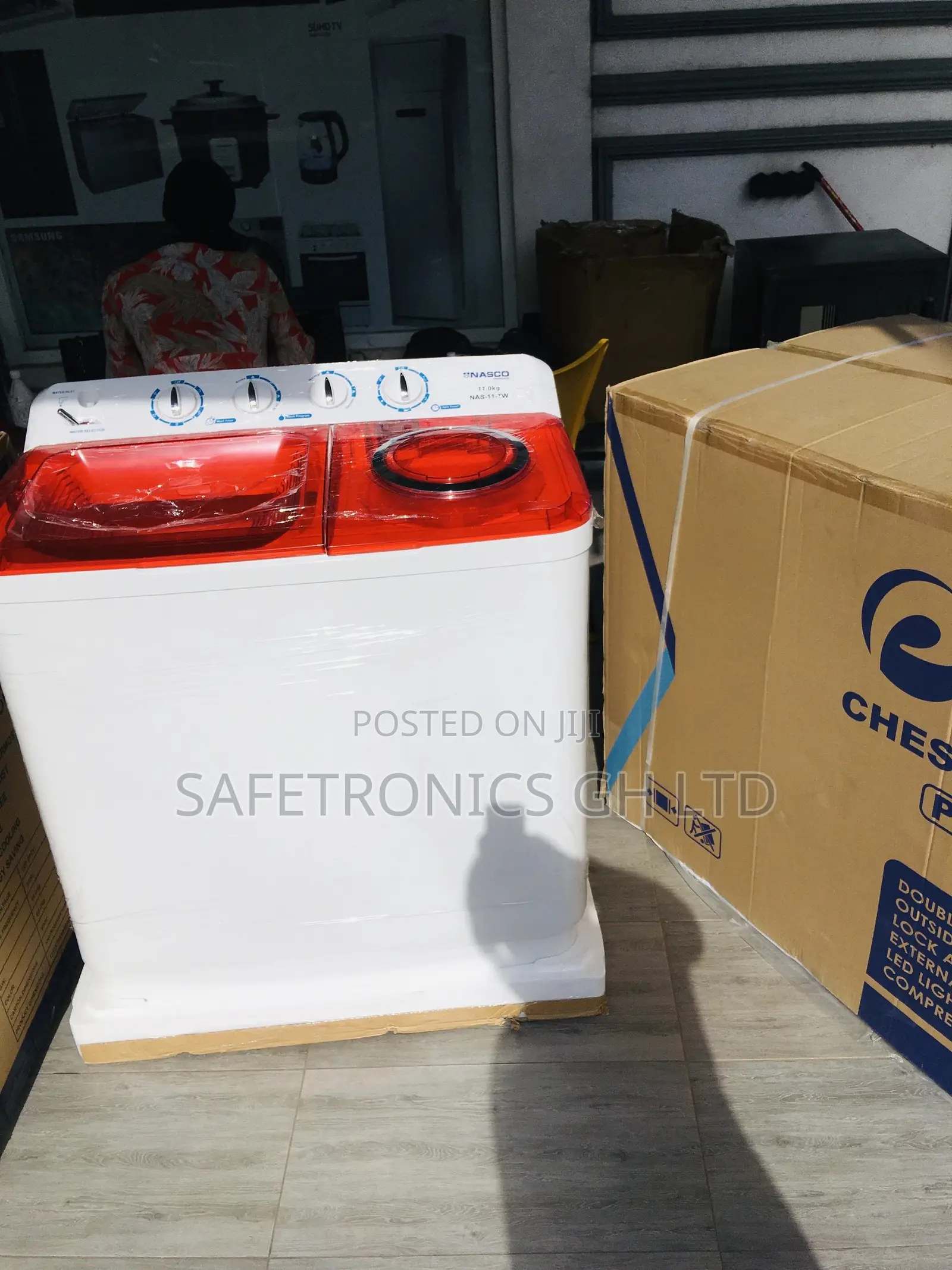 Twintub Washingmachine 11kg White/Red Semiautomatic Nasco