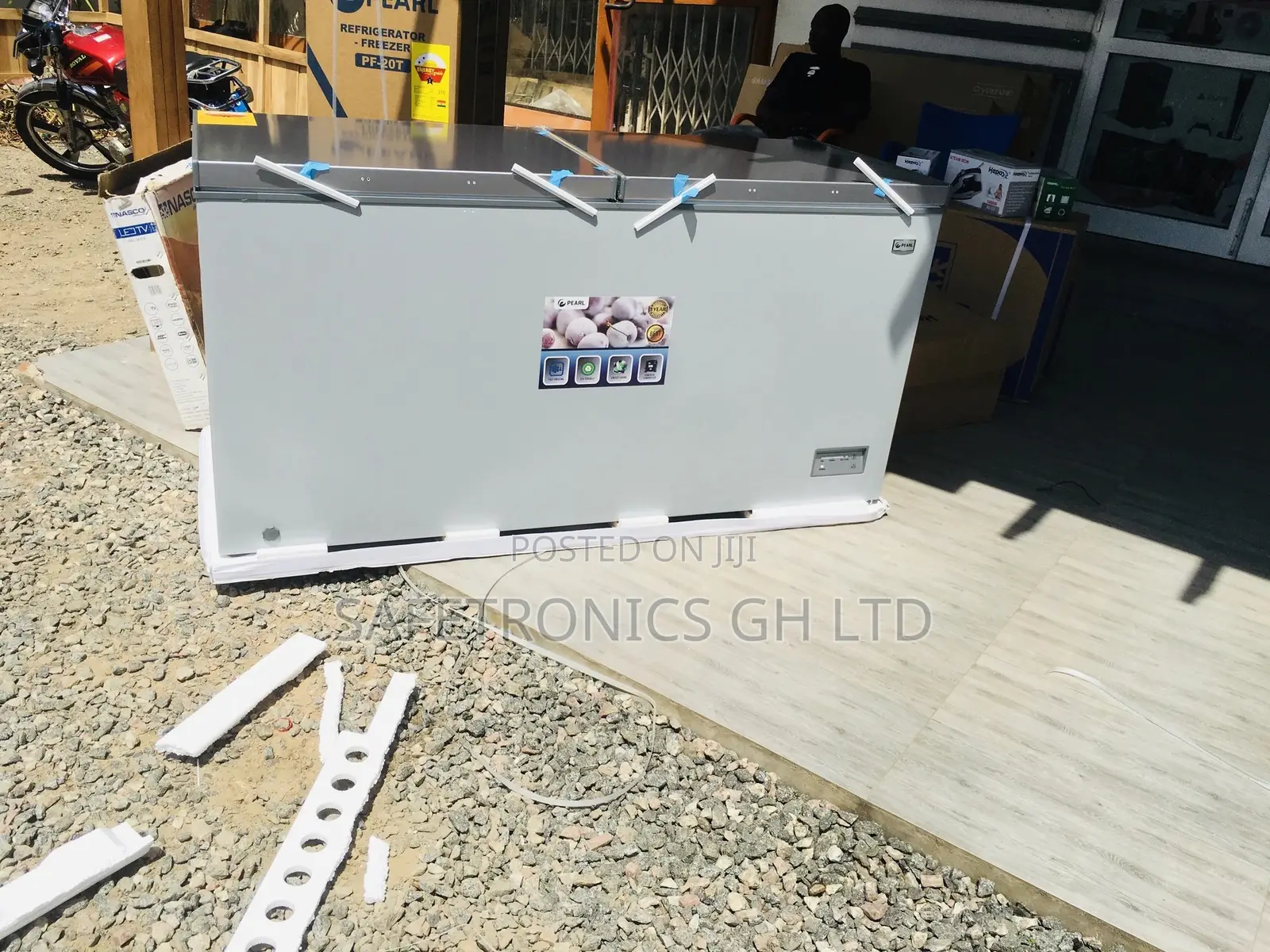 Chestfreezer Pearl Doubledoor PCF-610 518 Liters Electric