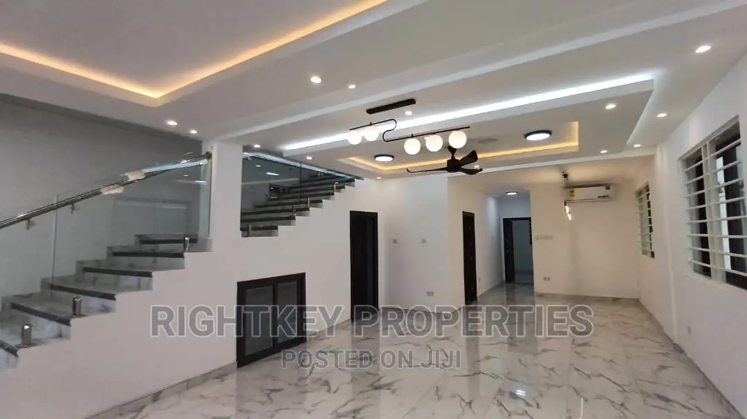 4bdrm Duplex in Ahesan Estate, Kumasi Metropolitan for sale