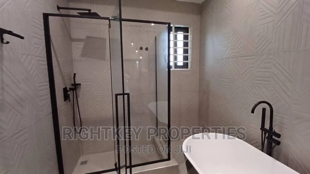 4bdrm Duplex in Ahesan Estate, Kumasi Metropolitan for sale