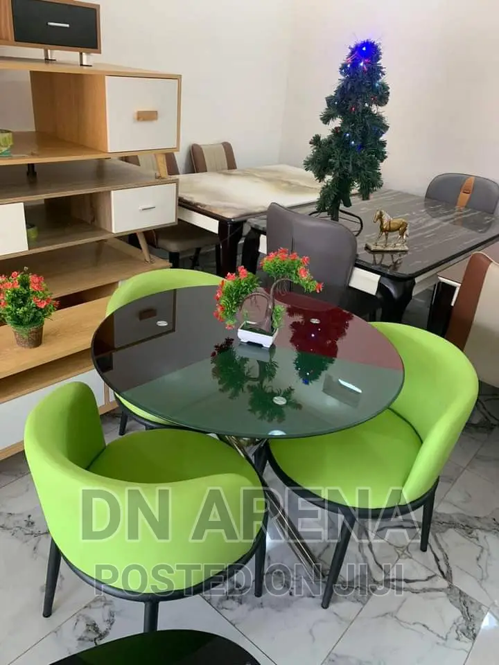 3 Seater Dinning Table Set. 3 Chairs With a Table