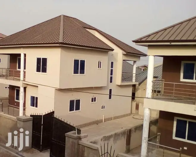 4bdrm House in Bronko Housing, Accra Metropolitan for sale