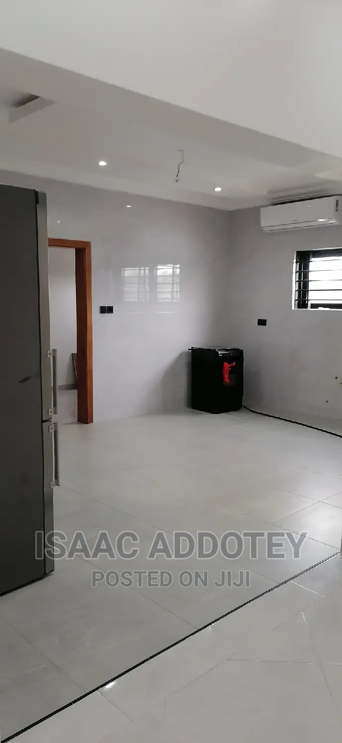 4bdrm Bungalow in Sakumono Celebraty, Spintex for rent