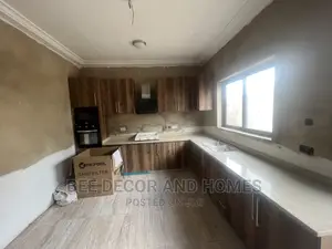 4bdrm Townhouse/Terrace in Bee Decor & Homes, Oyarifa for sale