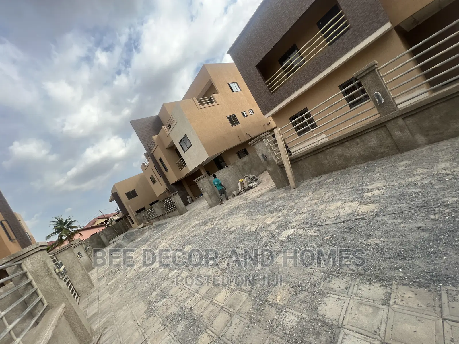 4bdrm Townhouse/Terrace in Bee Decor & Homes, Oyarifa for sale