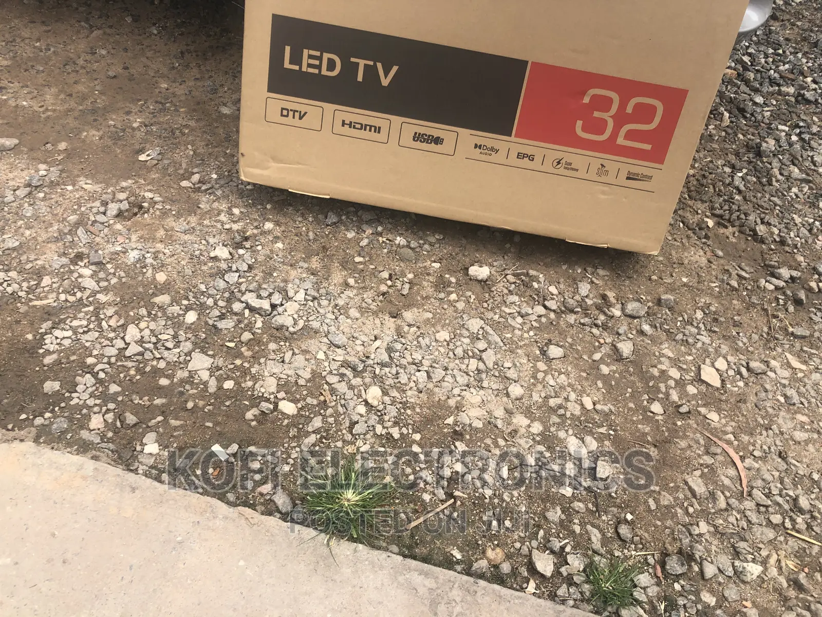 Available TCL 32′′ FHD Digital Satellite TV 32D3200