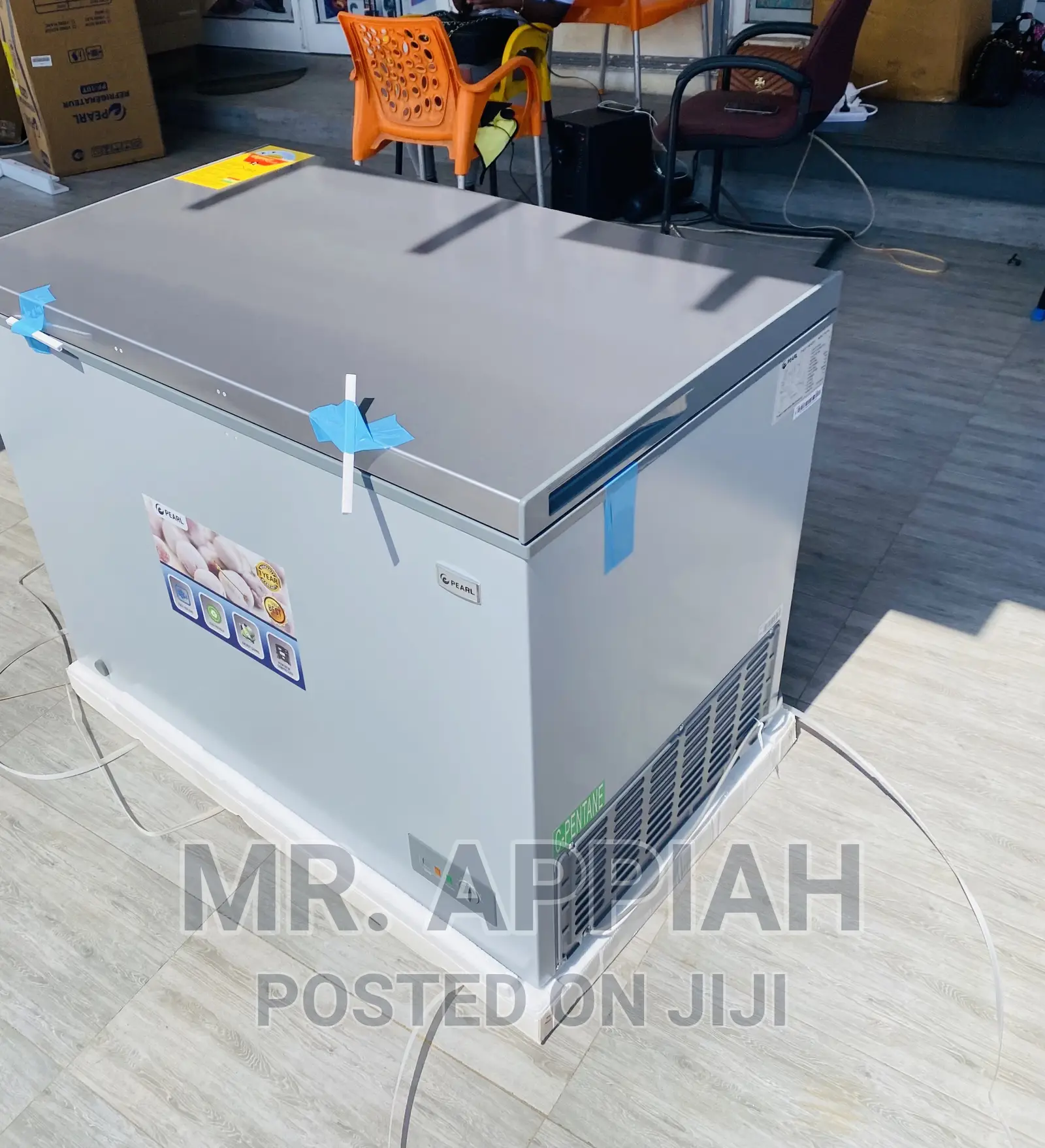 Fabulous Pearl PCF-380 Single Door Chest Freezer(Gray).