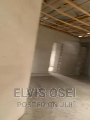 5bdrm House in Amasaman Market for sale