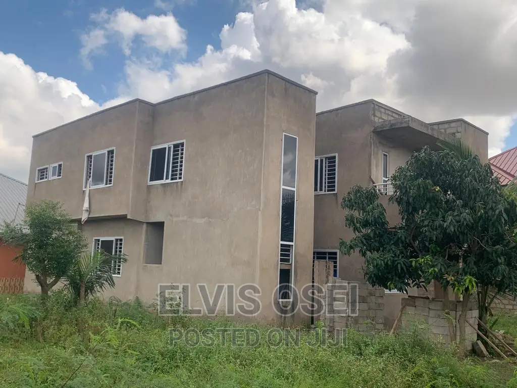 5bdrm House in Amasaman Market for sale