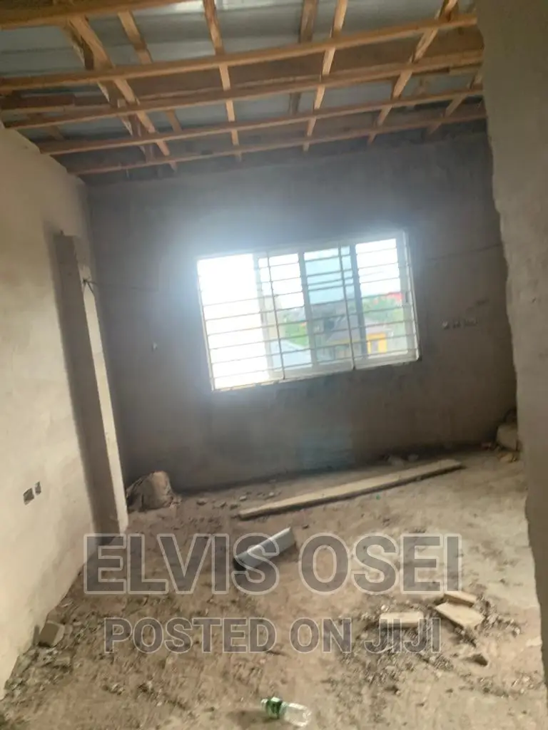 5bdrm House in Amasaman Market for sale