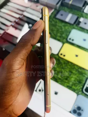 New Apple iPhone XR 64 GB Yellow