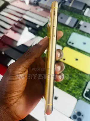 New Apple iPhone XR 64 GB Yellow