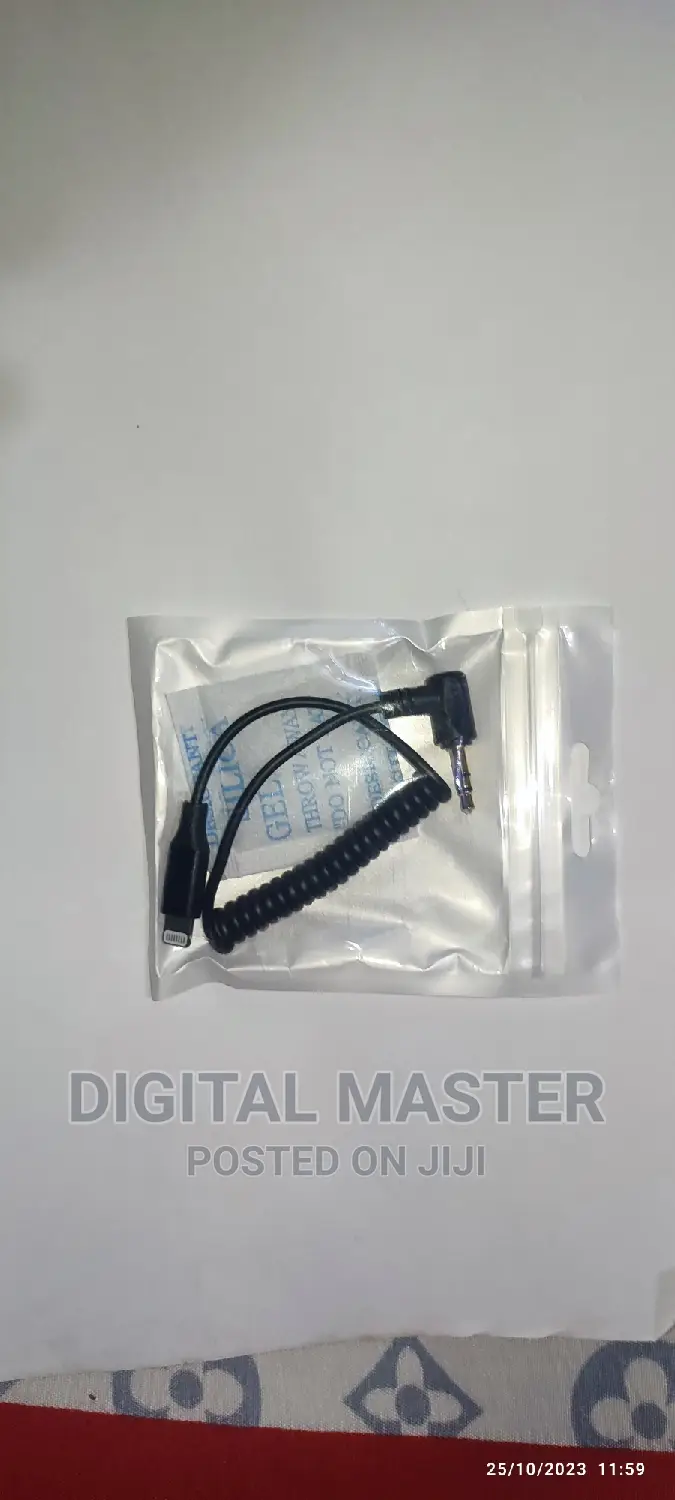 3.5mm TRS to Lightning Audio Adapter Cable