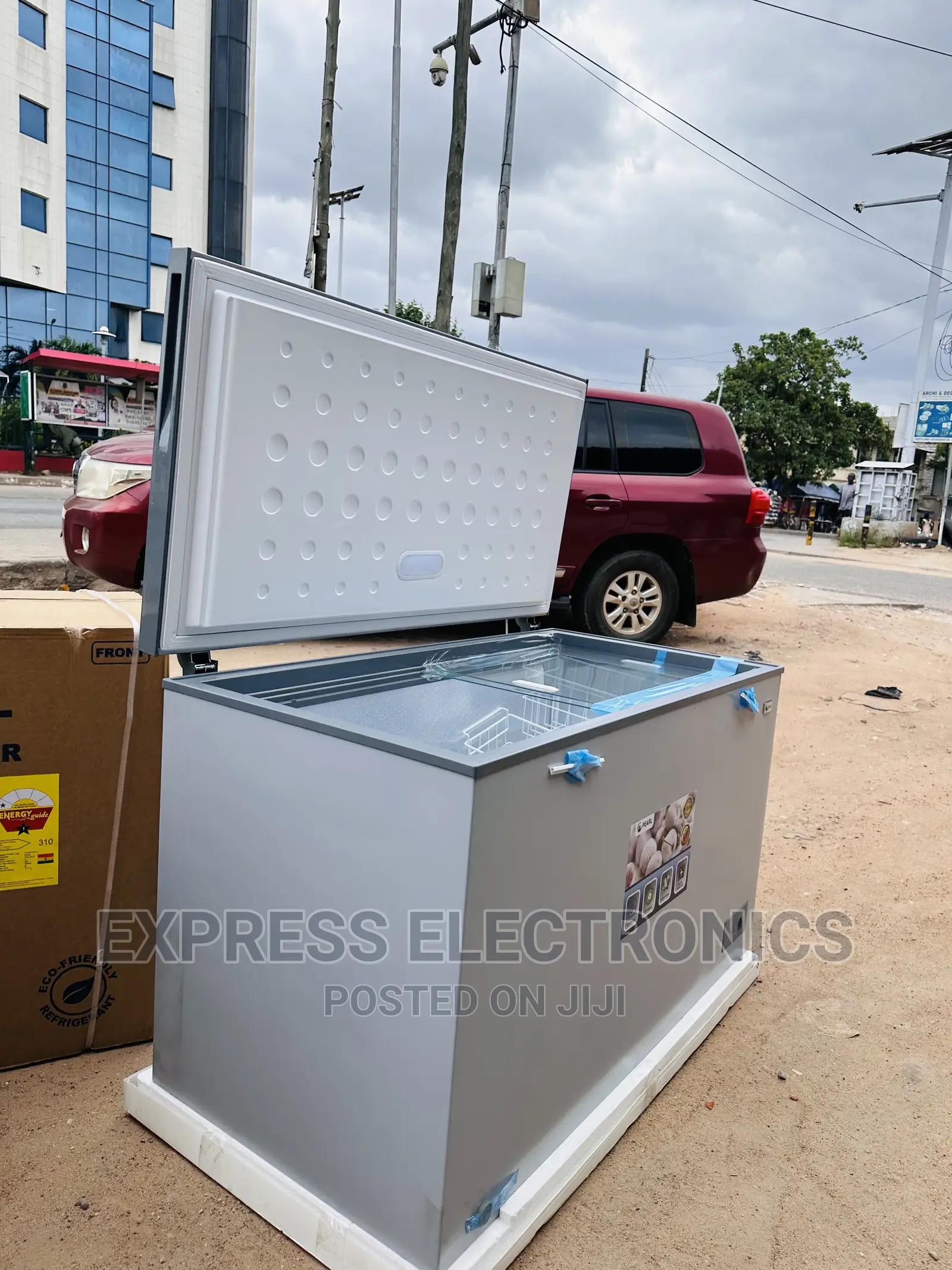 Lock and Key  PCF-460(380)Ltrs Chest Freezer Single Door