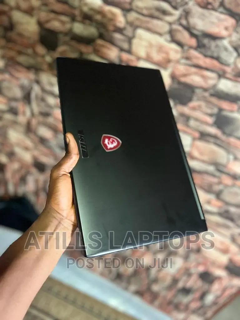 Laptop MSI GF62 8RD 16GB Intel Core I7 SSHD+SSD 1.5T