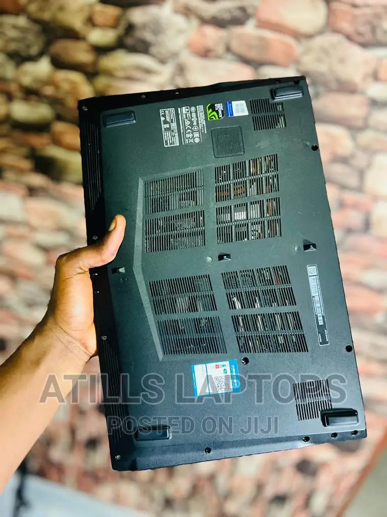 Laptop MSI GF62 8RD 16GB Intel Core I7 SSHD+SSD 1.5T