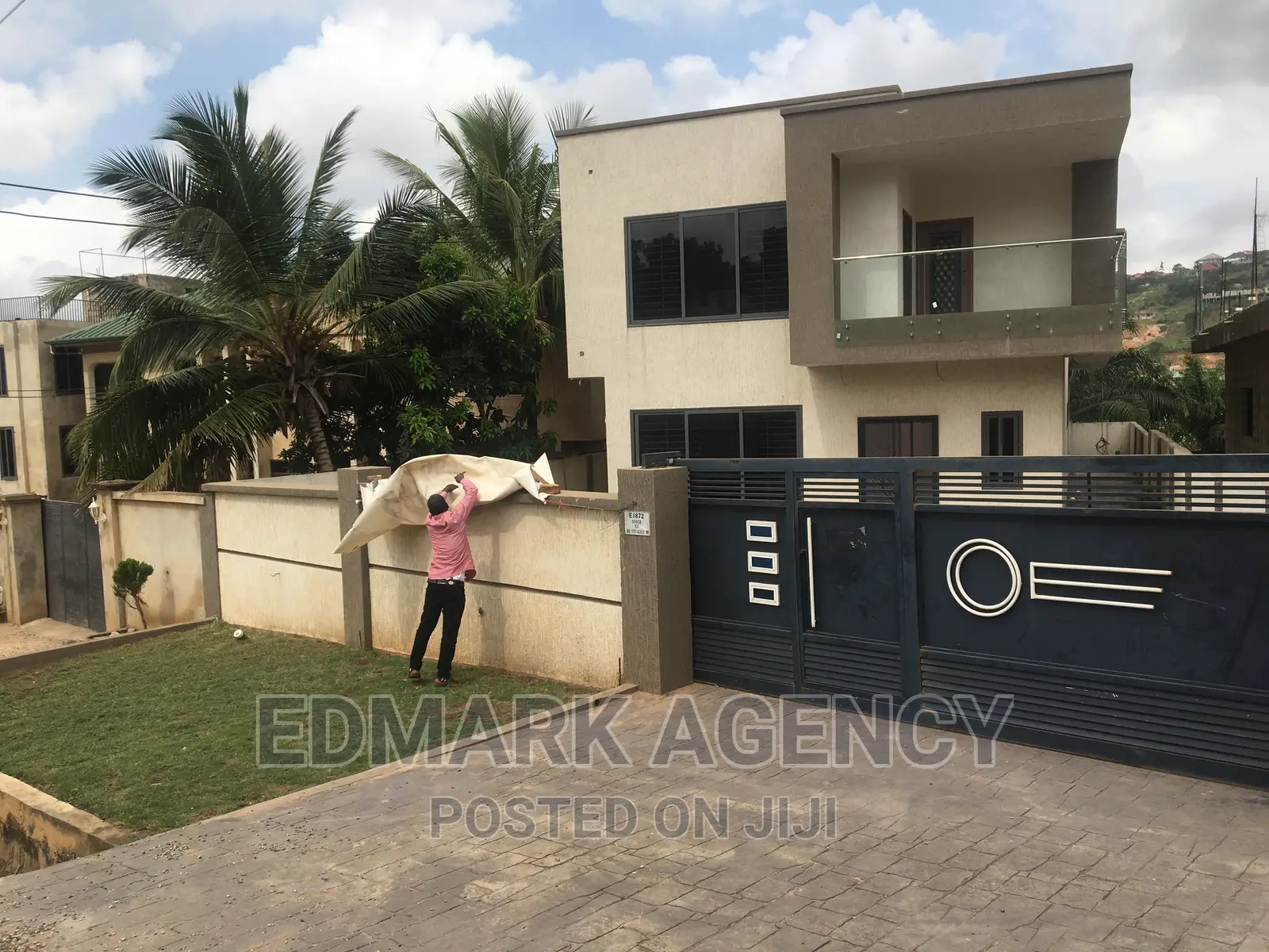 4bdrm House in Ashongman Estate, Police Station for sale