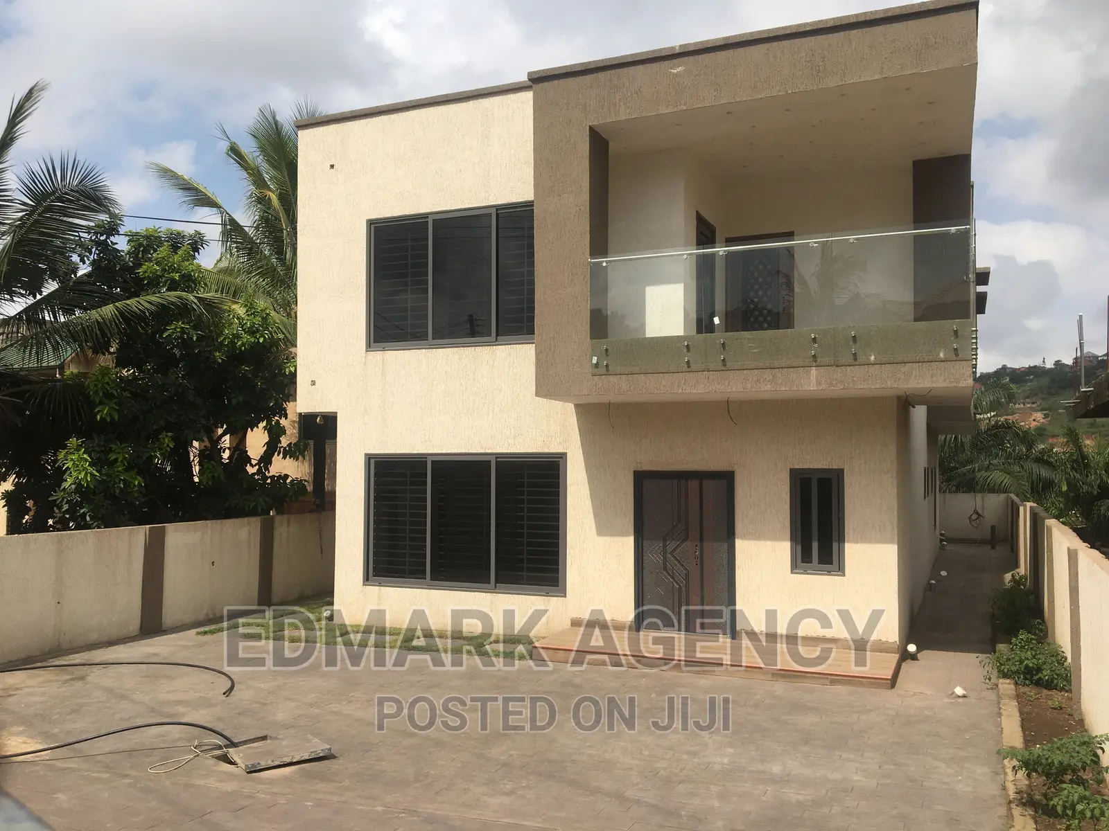 4bdrm House in Ashongman Estate, Police Station for sale