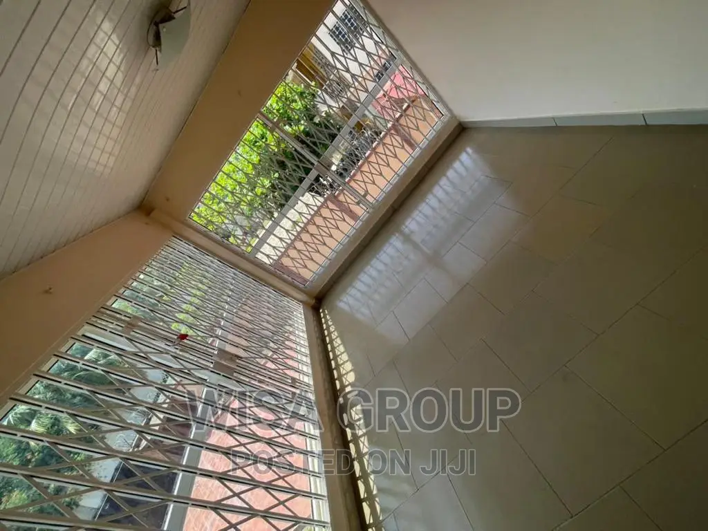 4bdrm Mansion in Wisa, Cantonments for rent