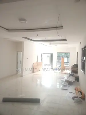 3bdrm House in Hfc Estate, Spintex for sale