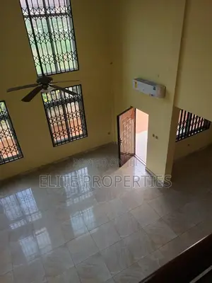 5bdrm Duplex in Community 22, Tema Metropolitan for rent