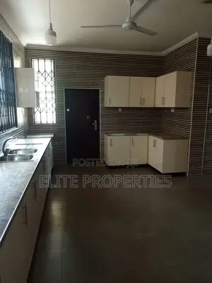 5bdrm Duplex in Community 22, Tema Metropolitan for rent