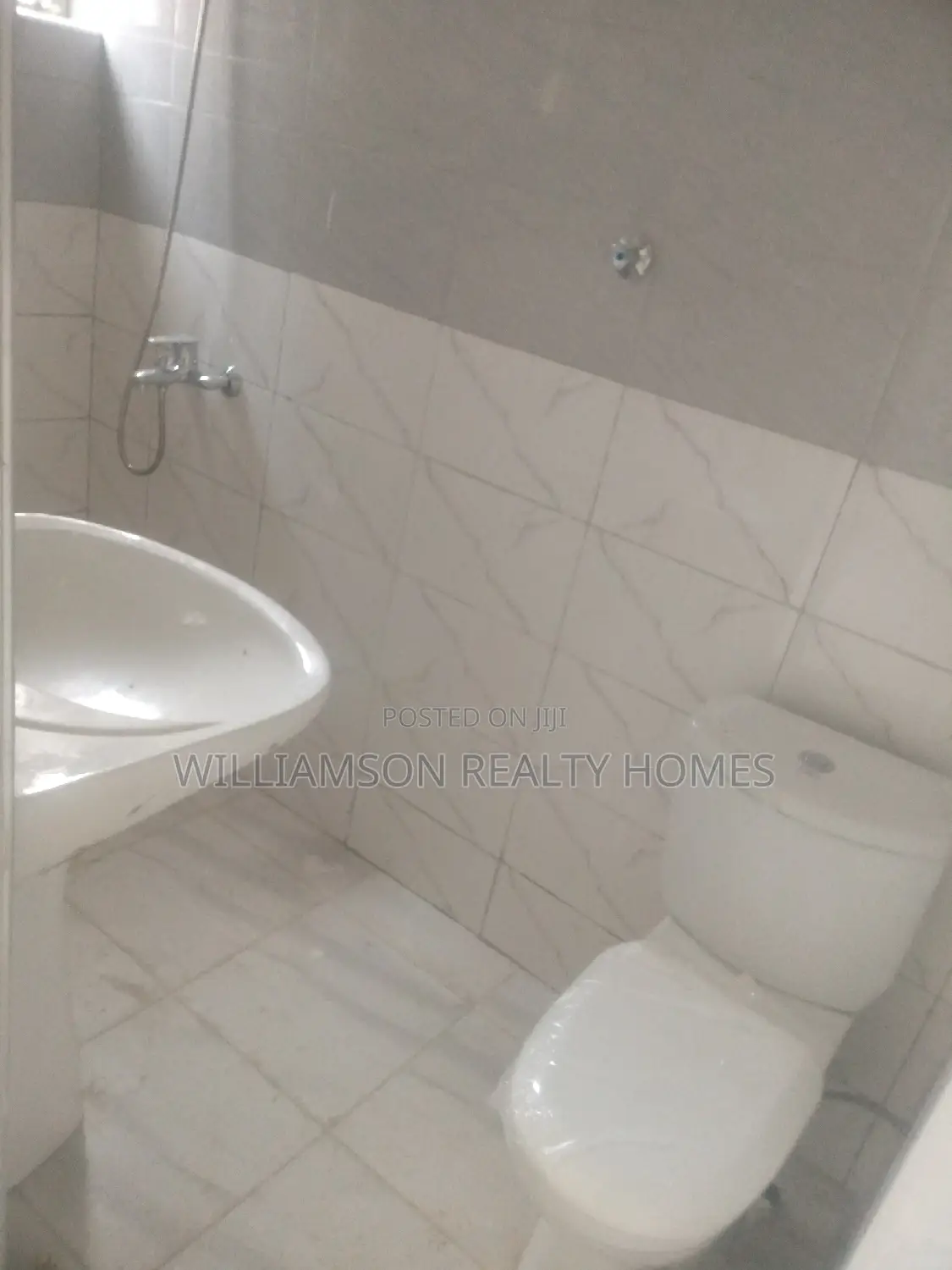 3bdrm House in Hfc Estate, Spintex for sale