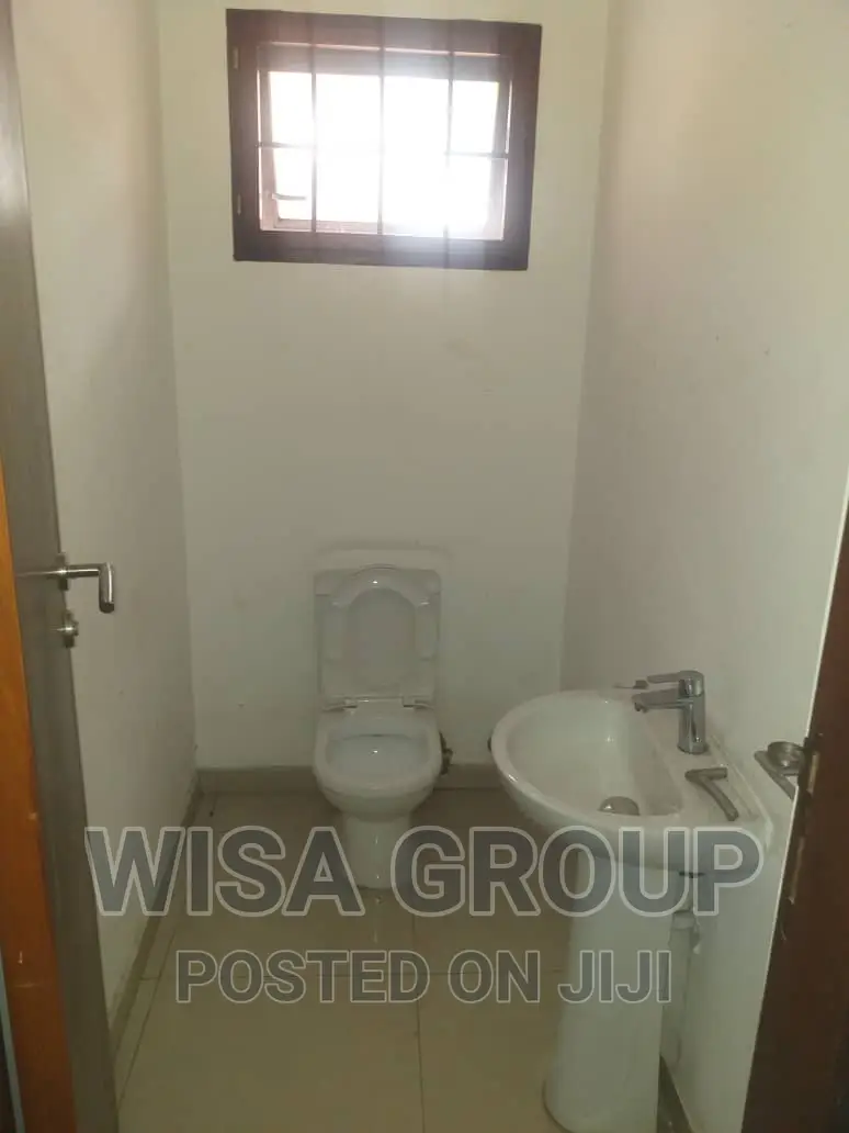 3bdrm Duplex in Wisa Groups, Cantonments for rent
