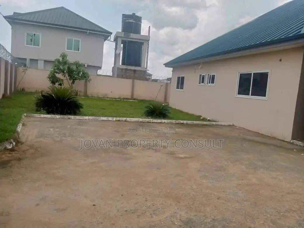 3bdrm House in Amasaman 3 Junction for sale