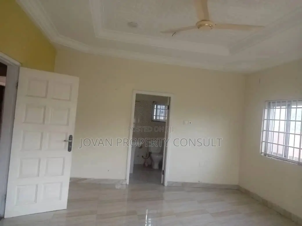 3bdrm House in Amasaman 3 Junction for sale
