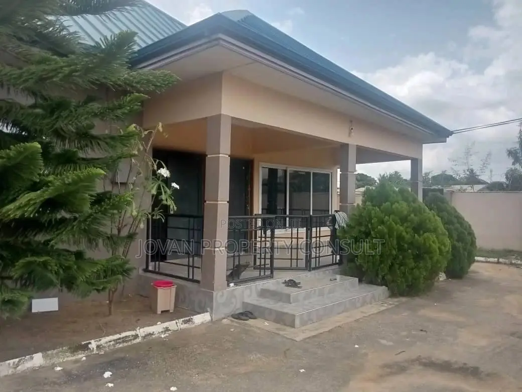3bdrm House in Amasaman 3 Junction for sale