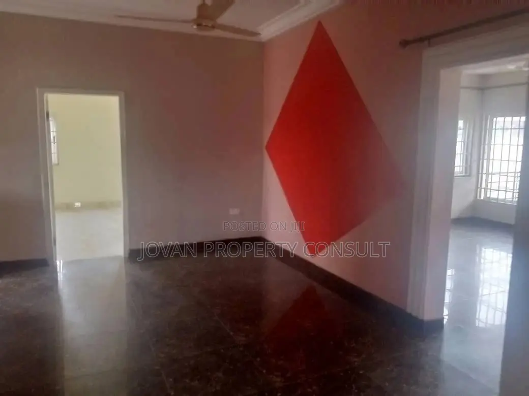 3bdrm House in Amasaman 3 Junction for sale