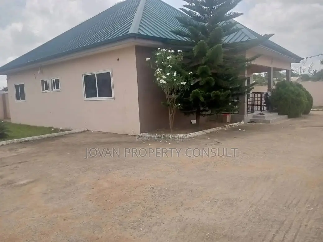 3bdrm House in Amasaman 3 Junction for sale