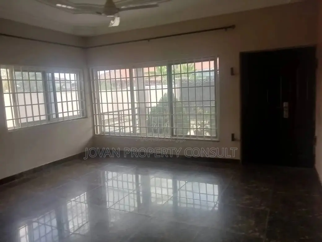 3bdrm House in Amasaman 3 Junction for sale