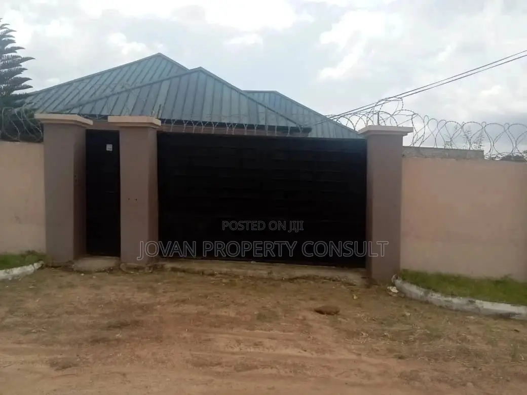 3bdrm House in Amasaman 3 Junction for sale