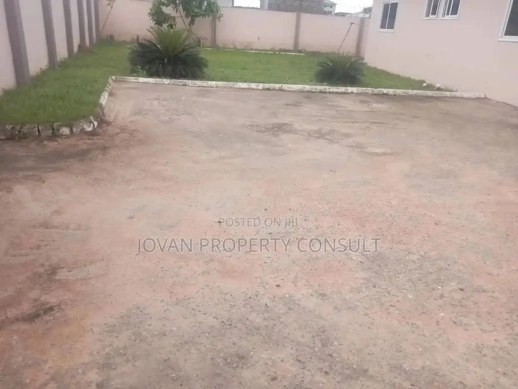 3bdrm House in Amasaman 3 Junction for sale