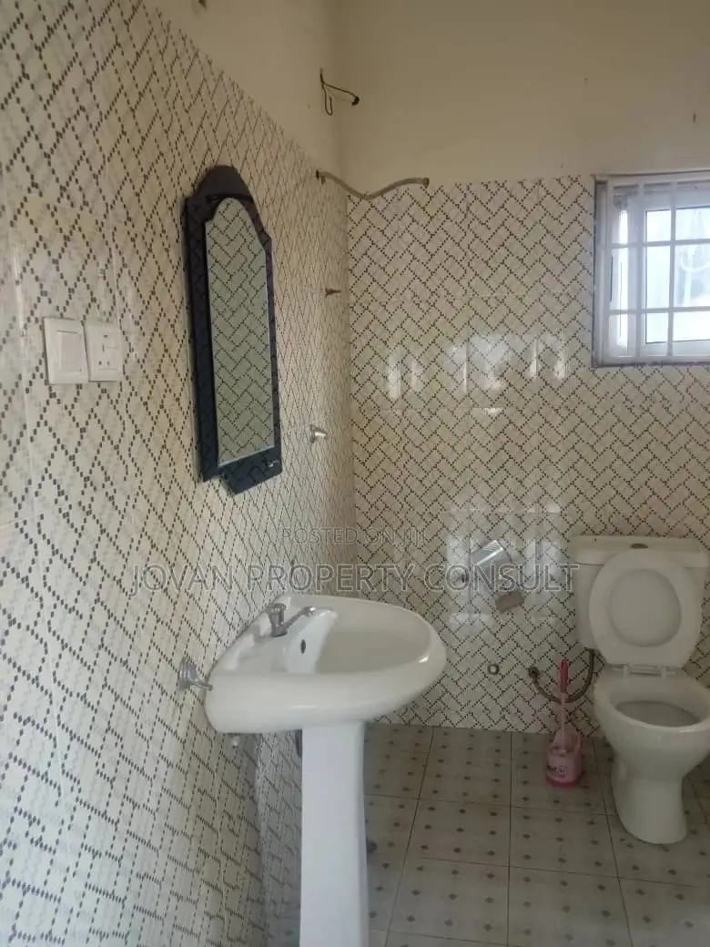 3bdrm House in Amasaman 3 Junction for sale