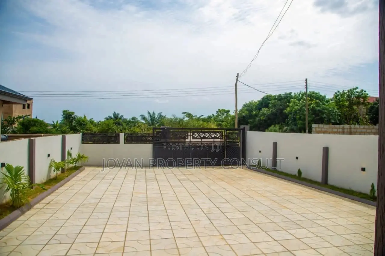 3bdrm House in Amasaman Satellite for sale