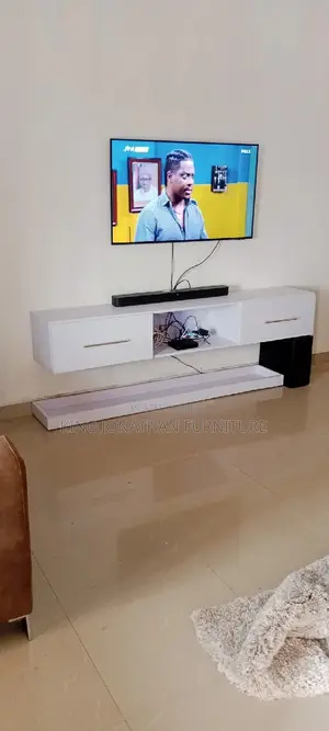Classic T v Stand