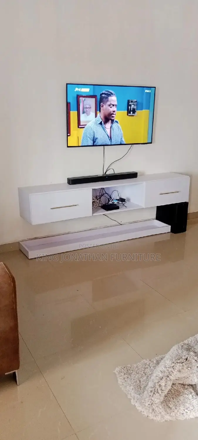 Classic T v Stand