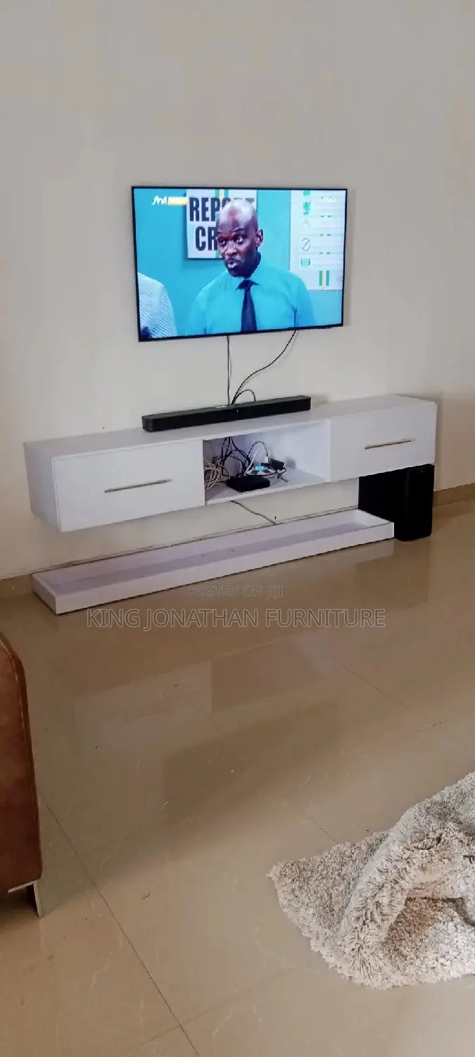 Classic T v Stand