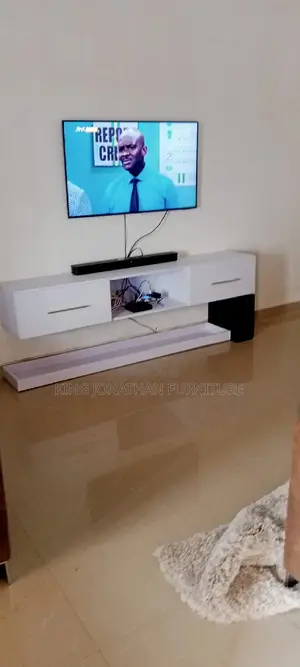 Classic T v Stand