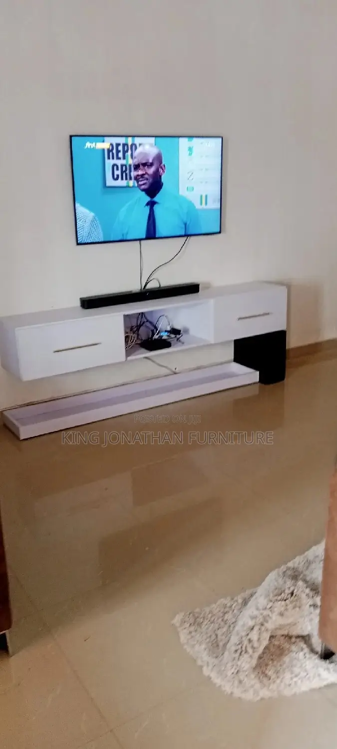 Classic T v Stand