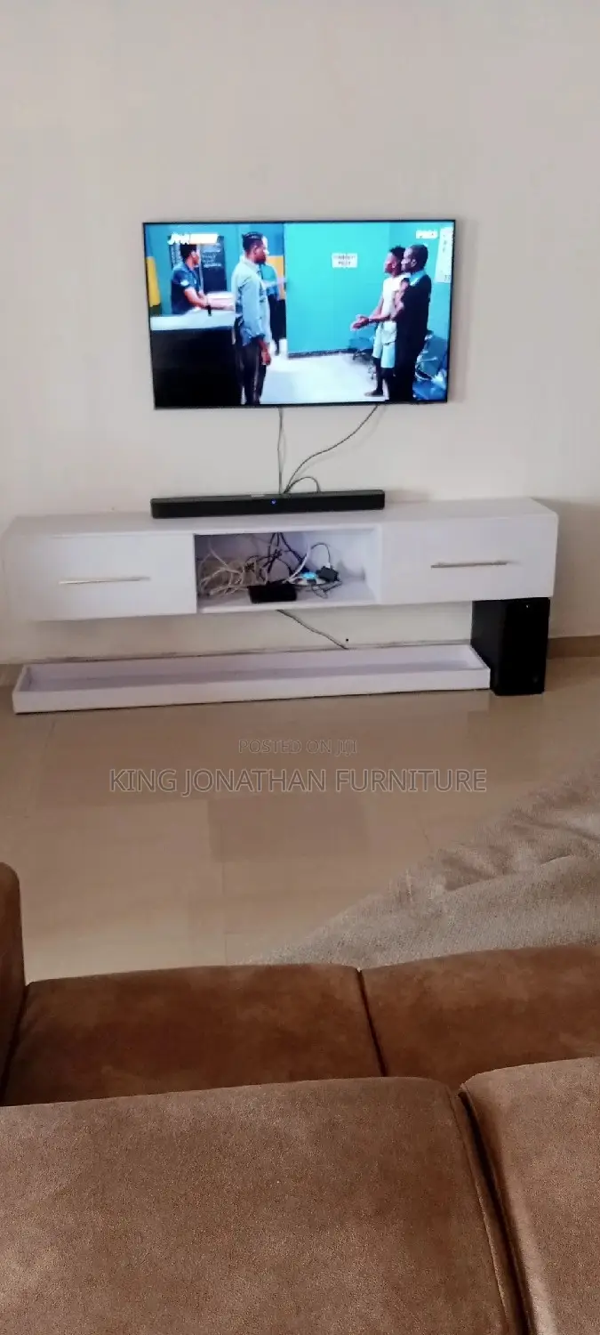 Classic T v Stand