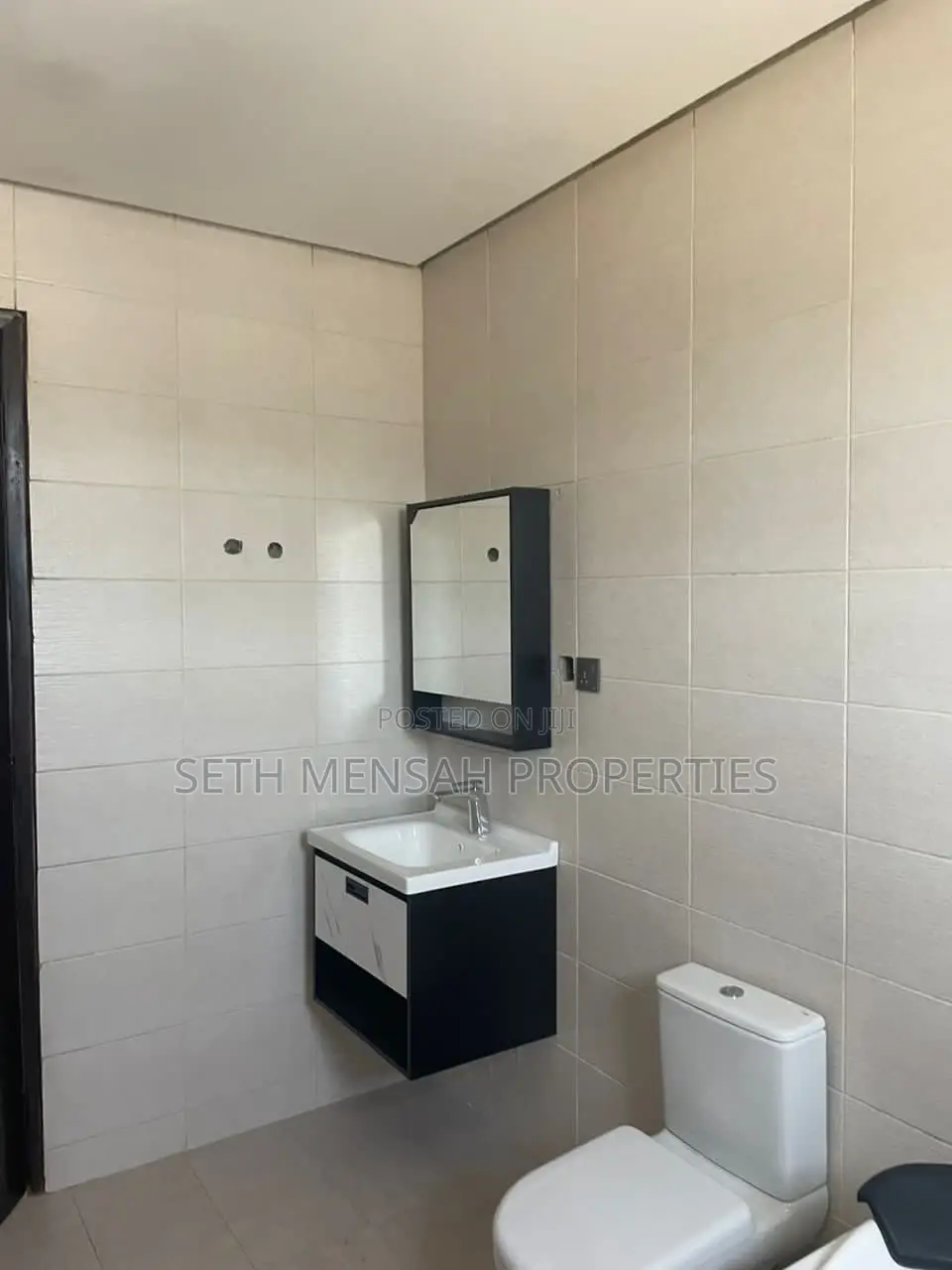 3bdrm Townhouse / Terrace in Skm, Dzorwulu for rent